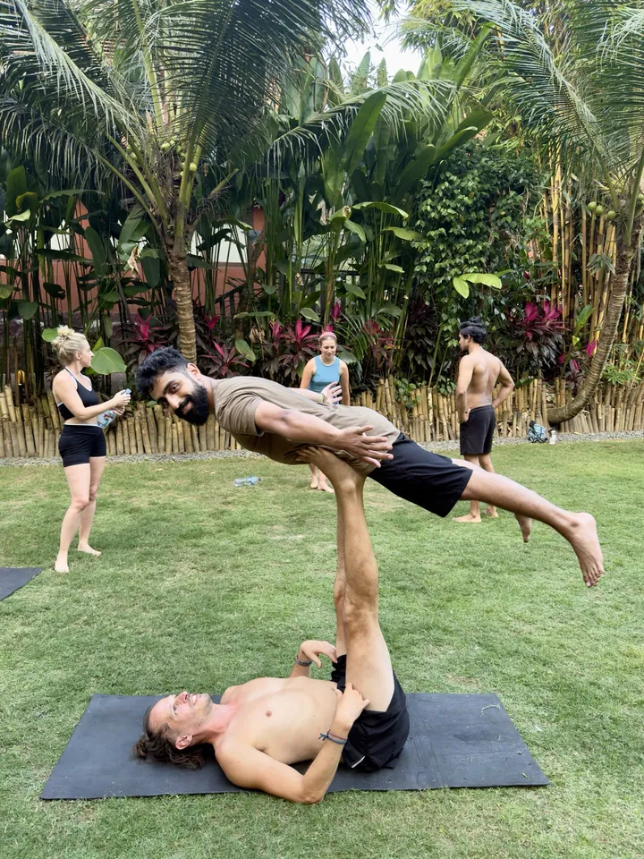 Acro yoga